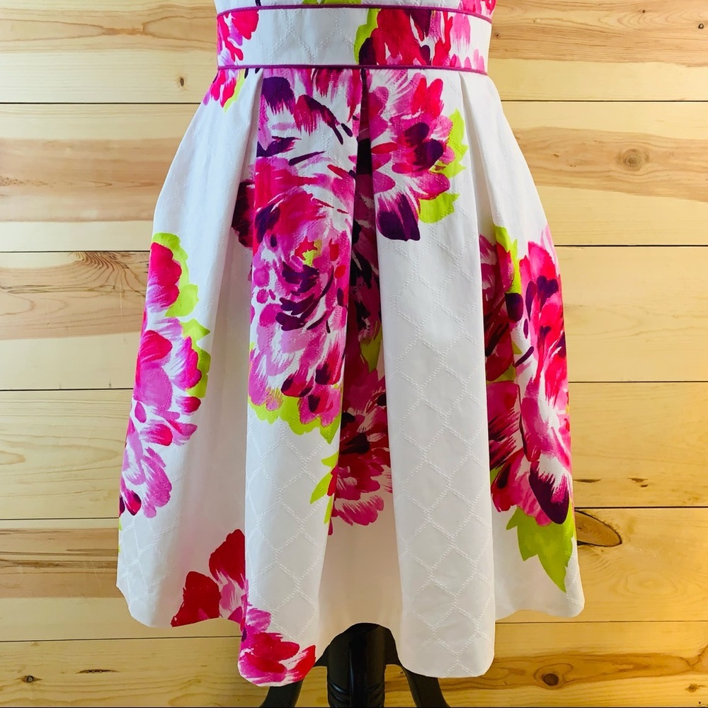 Trina Turk white floral fit & flare V neck dress 4 - Picture 9 of 13